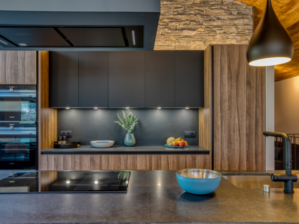 Chalet Cyra, Contemporary Alpine Retreat with Panoramic Mont Blanc Views & Outdoor Jacuzzi