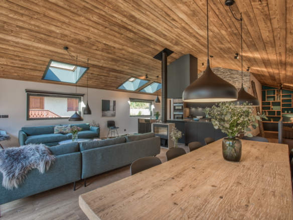 Chalet Cyra, Contemporary Alpine Retreat with Panoramic Mont Blanc Views & Outdoor Jacuzzi