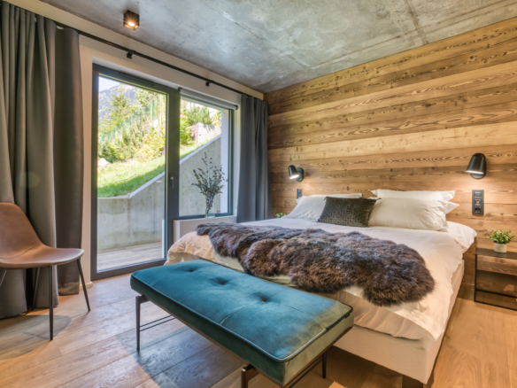 Chalet Cyra, Contemporary Alpine Retreat with Panoramic Mont Blanc Views & Outdoor Jacuzzi