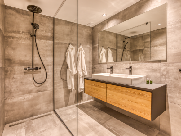 Chalet Cyra, Contemporary Alpine Retreat with Panoramic Mont Blanc Views & Outdoor Jacuzzi