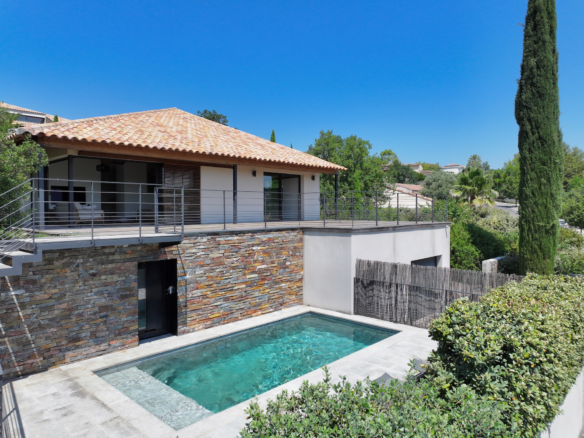 Villa Bella Vista: contemporay villa with pool and terrace with panoramic views
