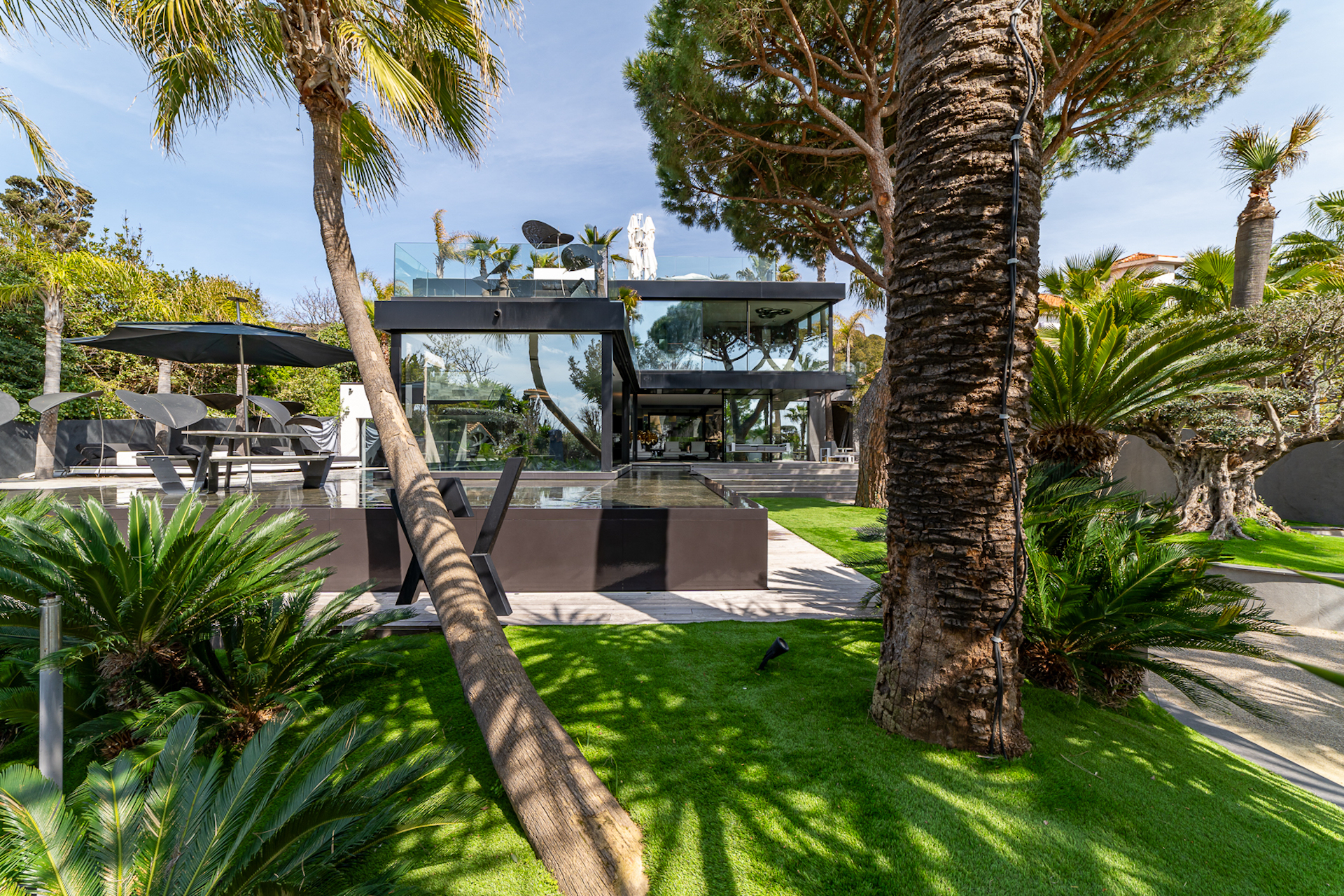 Grace Nicols Homes Luzury France Holiday Vacation Rentals Sete Villa Noire Garden