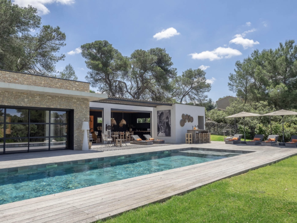 Villa Parenthèse: Luxury Architect Villa with 14m Pool, Sauna, Jacuzzi & Wellness Area & Outdoor Cinema
